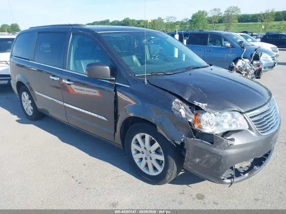 2016 Chrysler Town & Country Touring