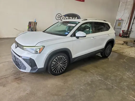 2025 Volkswagen Taos SE