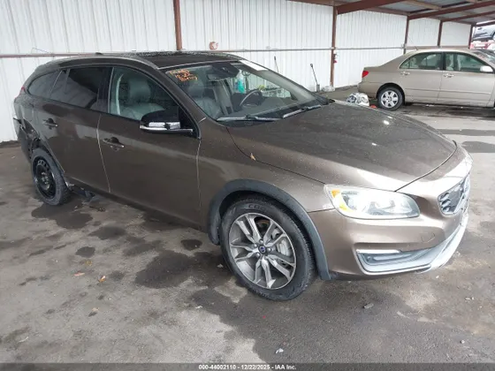 2015 Volvo V60 Cross Country T5