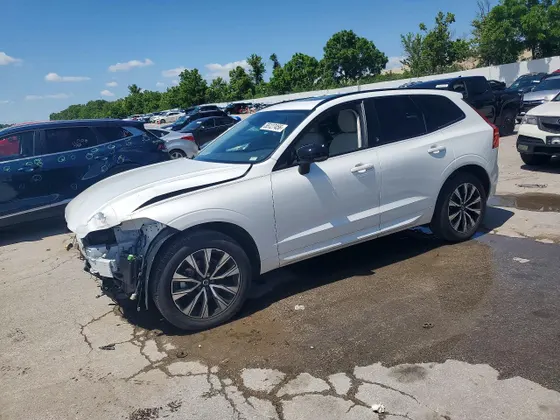 2024 Volvo XC60 Plus Dark Theme