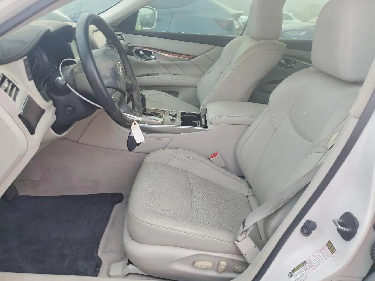 2011 INFINITI M56
