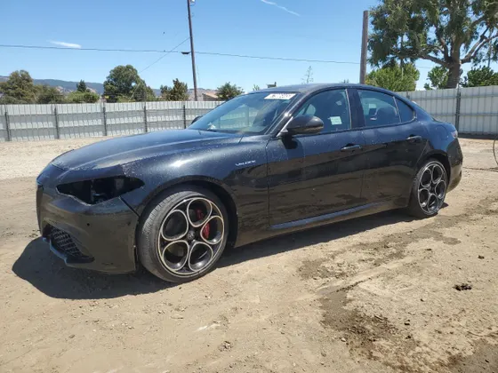 2024 Alfa Romeo Giulia Veloce