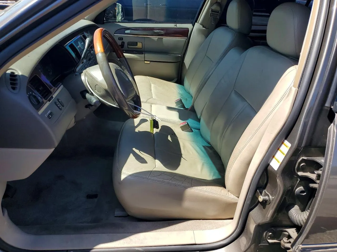 2004 Lincoln Town Car Ultimate