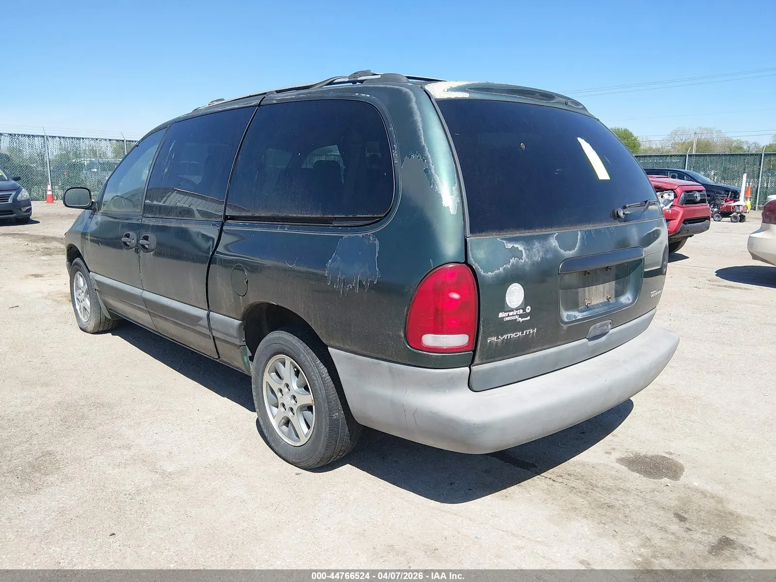 1996 Plymouth Voyager SE