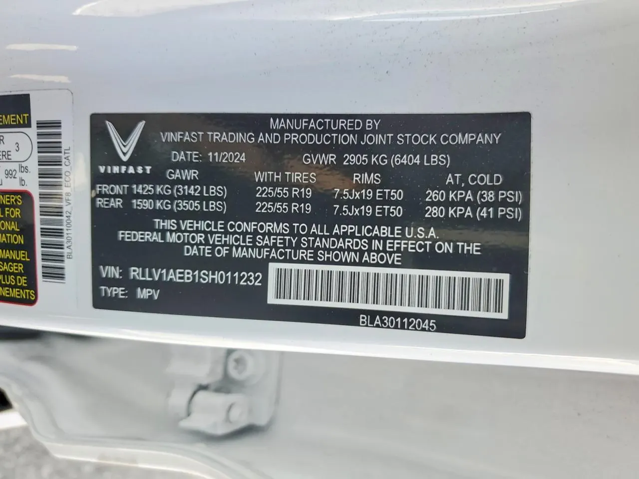 2025 VinFast VF 8 Eco