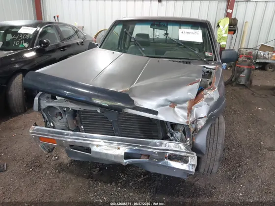 1989 Nissan Hardbody King Cab 2WD KING CAB