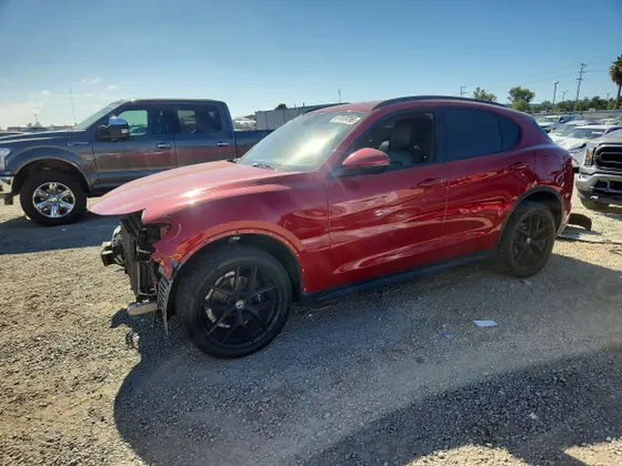 2018 Alfa Romeo Stelvio Ti Sport