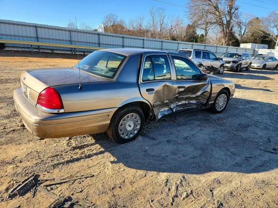 2005 Ford Crown Victoria Standard