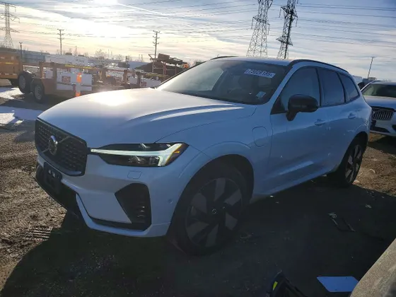 2025 Volvo XC60 Plug-In Hybrid Plus