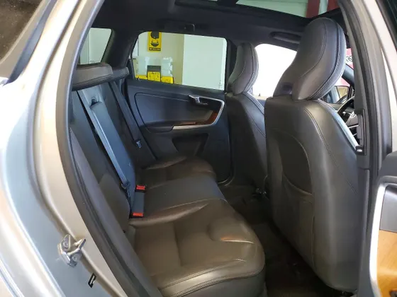 2015 Volvo XC60 T6 Platinum