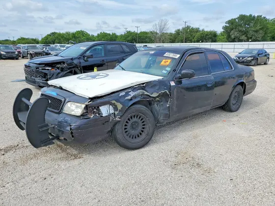 2002 Ford Crown Victoria Standard