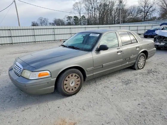 2004 Ford Crown Victoria Standard