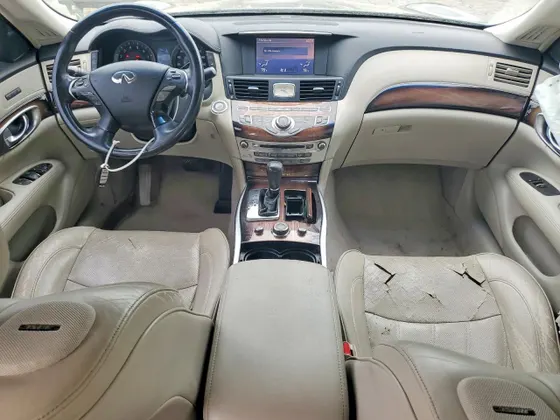 2011 INFINITI M56