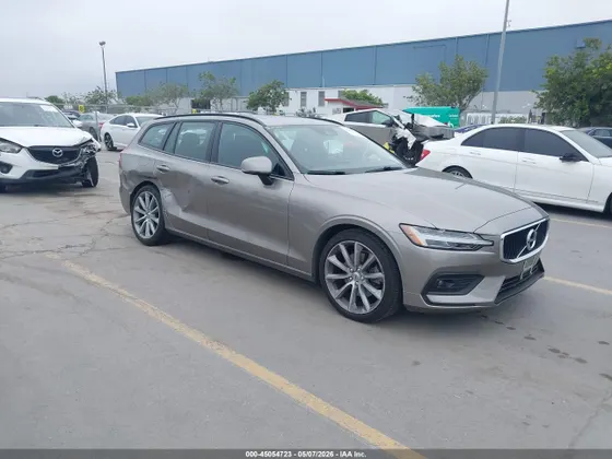 2021 Volvo V60 Momentum
