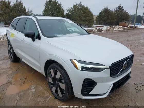 2024 Volvo XC60 Recharge Plug-In Hybrid Plus Dark Theme