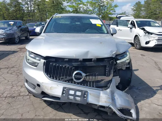 2019 Volvo XC40 Momentum