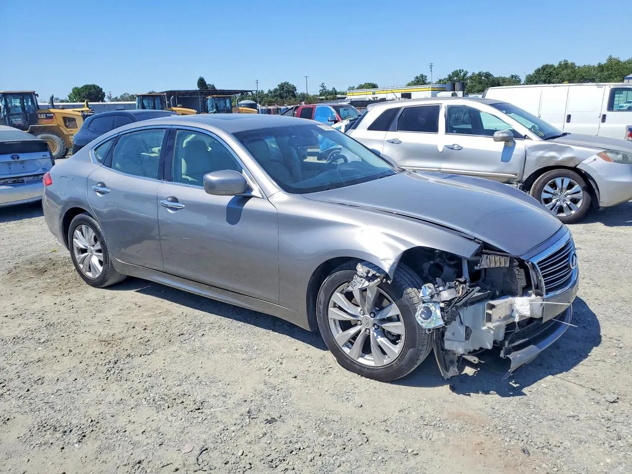 2011 INFINITI M56