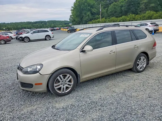 2013 Volkswagen Jetta SportWagen TDI w/Sunroof & Nav