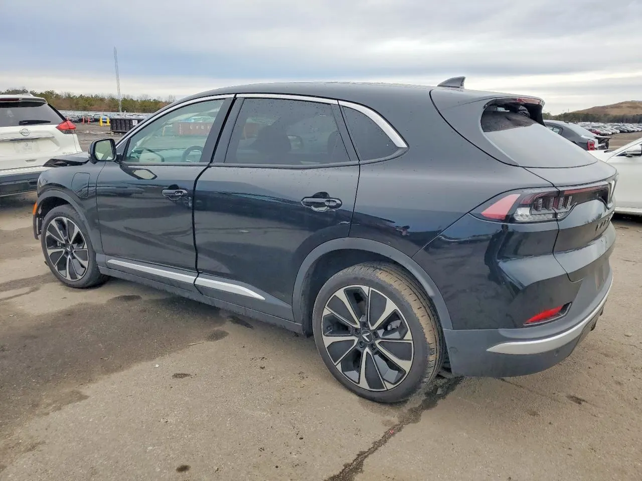 2024 VinFast VF 8 Plus