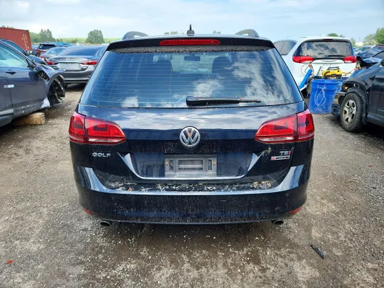 2017 Volkswagen Golf SportWagen S