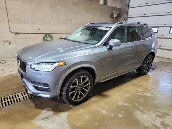 2017 Volvo XC90 Momentum
