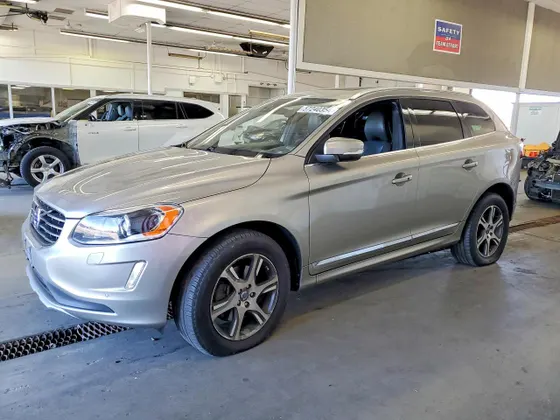 2015 Volvo XC60 T6 Platinum