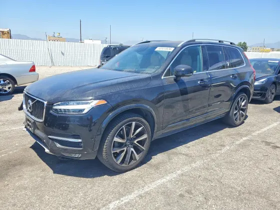 2019 Volvo XC90 Momentum
