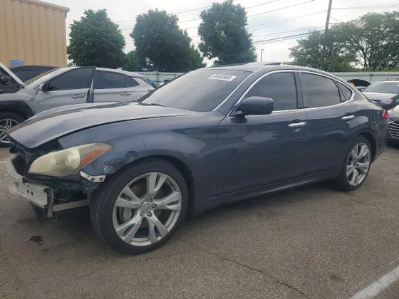 2011 INFINITI M56