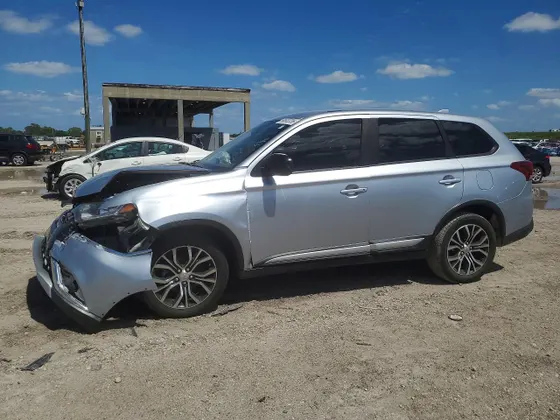 2017 Mitsubishi Outlander ES