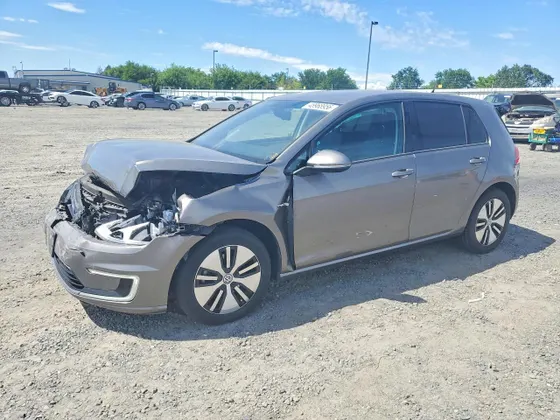 2016 Volkswagen e-Golf SE