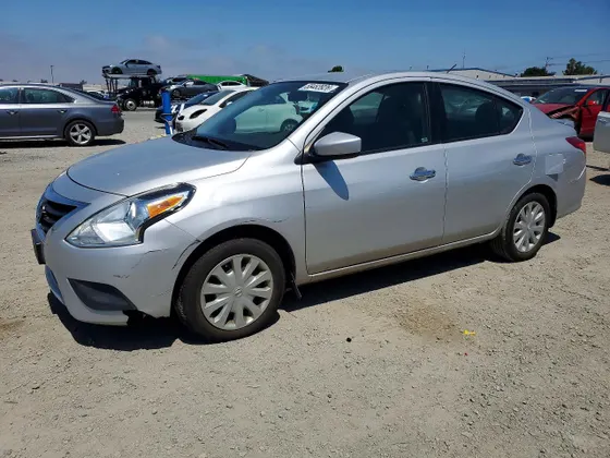 2015 Nissan Versa S