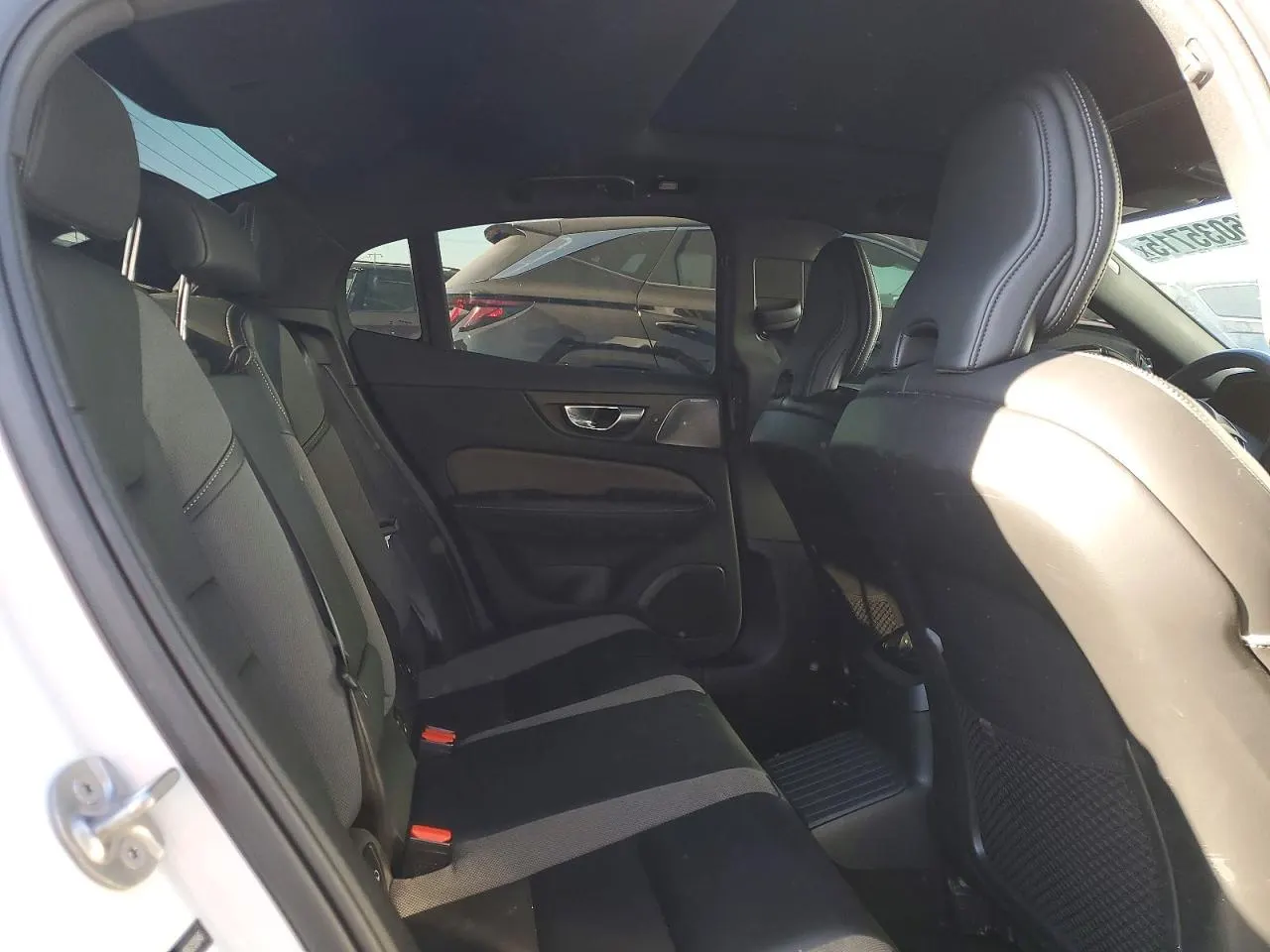 2024 Volvo S60 Recharge Plug-In Hybrid Ultimate Black Edition