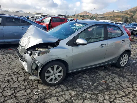 2013 Mazda Mazda2 Touring