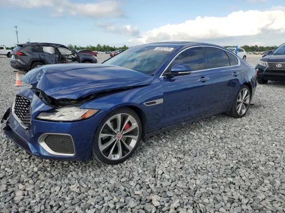 2022 Jaguar XF SE