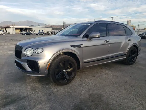 2023 Bentley Bentayga EWB V8