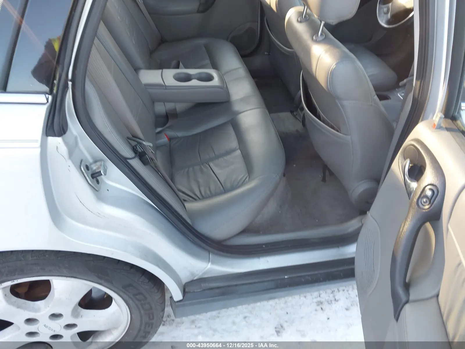 2004 Saturn L-Series L300 2