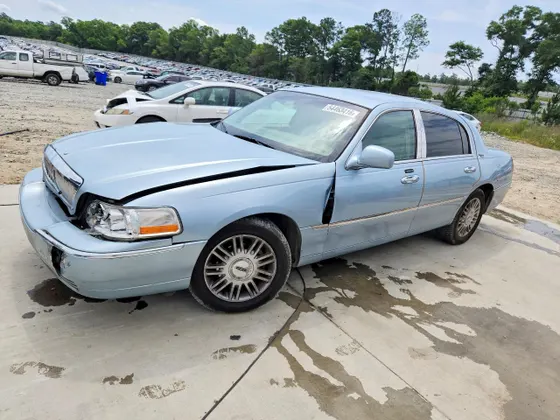 2009 Lincoln Town Car Signature Limited