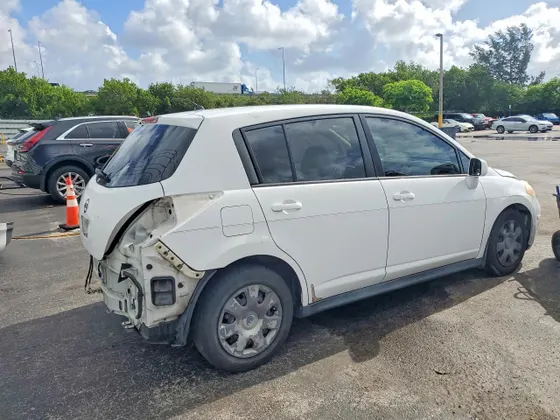 2008 Nissan Versa 1.8 SL