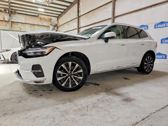 2023 Volvo XC60 Plus Bright Theme