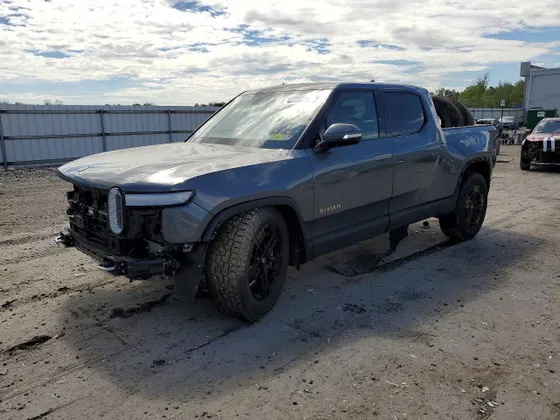 2022 Rivian R1T Adventure Package