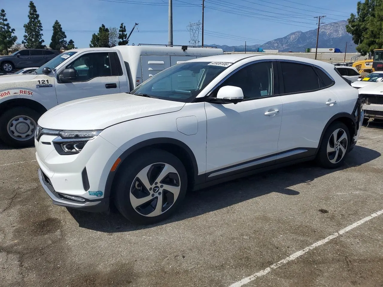 2025 VinFast VF 8 Eco