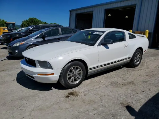 2005 Ford Mustang Deluxe