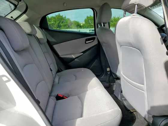 2020 Toyota Yaris Hatchback LE
