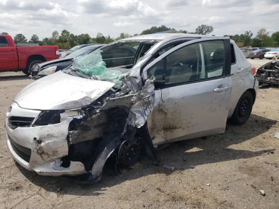 2013 Toyota Yaris LE