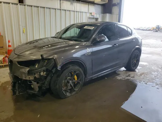 2018 Alfa Romeo Stelvio Quadrifoglio STELVIO