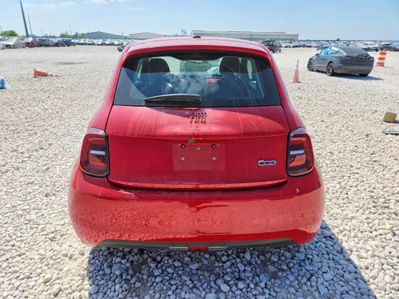 2024 FIAT 500e INSPI(RED)