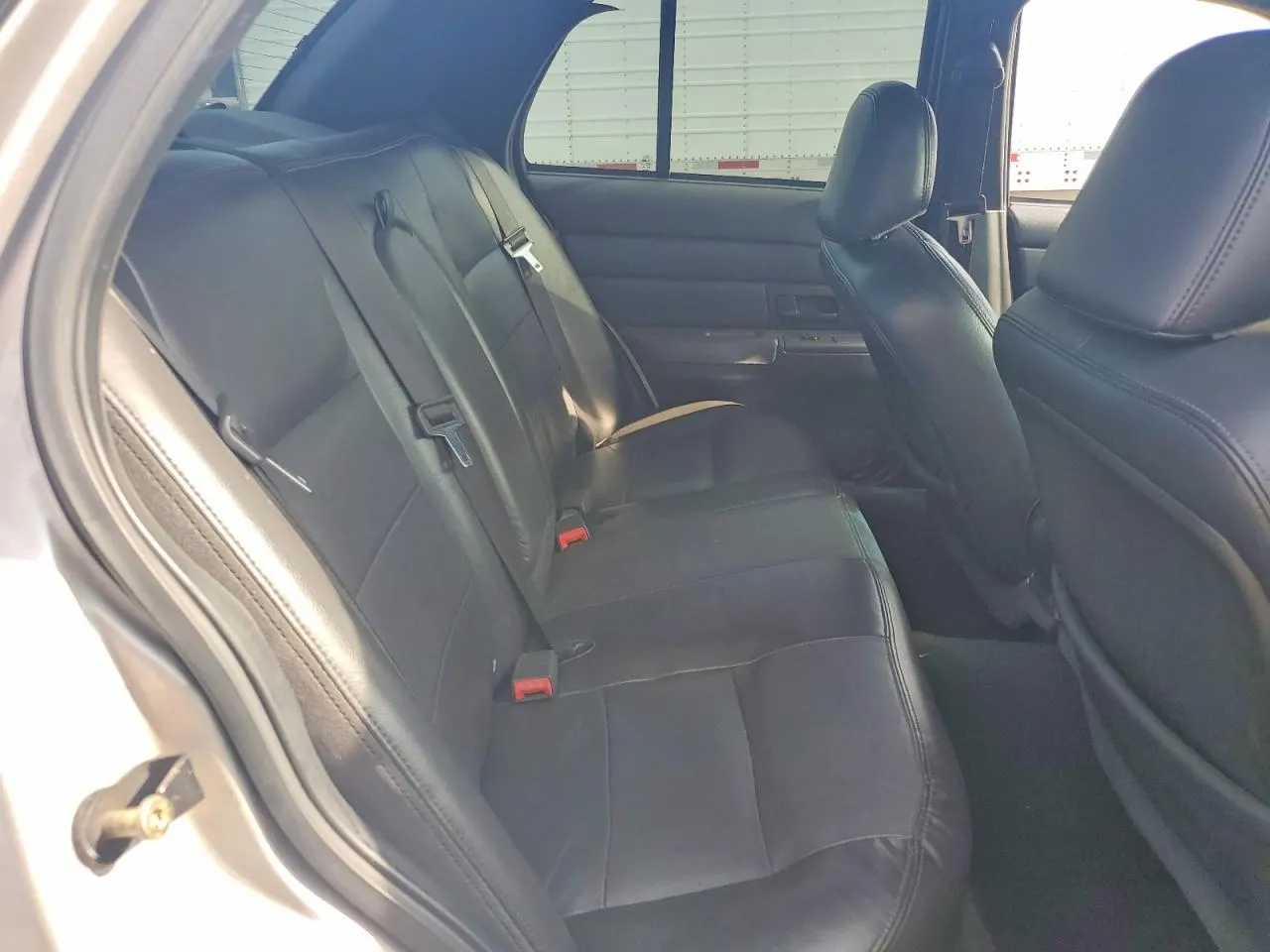 2004 Ford Crown Victoria LX