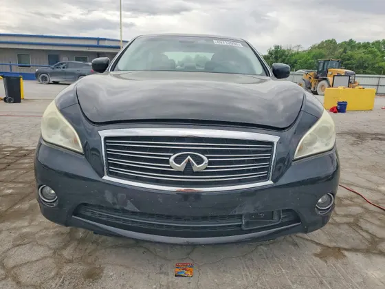 2011 INFINITI M56