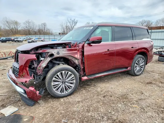 2025 INFINITI QX80 LUXE