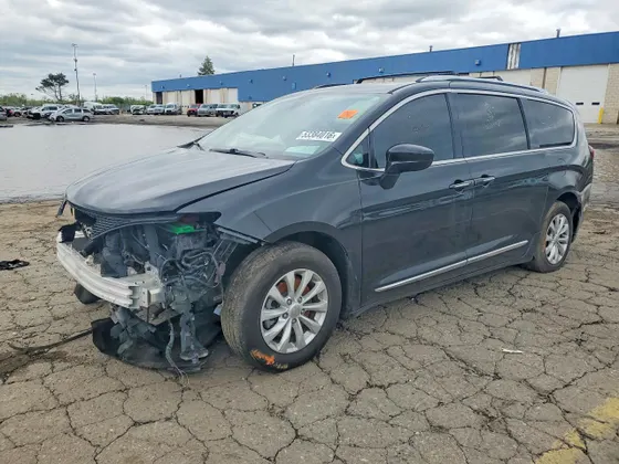 2019 Chrysler Pacifica Touring L